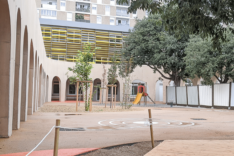 Après un été caniculaire, rénover les écoles pour atténuer le changement climatique... et mieux s'y adapter